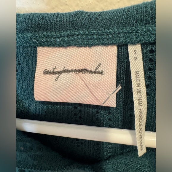 Out From Under NWOT Lizzie Ruffle Hooded Long Sleeves Top Size S - Picture 4 of 8